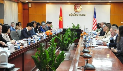 Đoàn Bộ Thương mại Hoa Kỳ (DOC) làm việc với Bộ Công thương Việt Nam ngày 10/3 trong chuyến công tác nằm trong chuỗi các hoạt động kỷ niệm 10 năm thiết lập quan hệ Đối tác toàn diện Việt Nam-Hoa Kỳ (2013-2023), giúp củng cố mối quan hệ song phương, đồng t