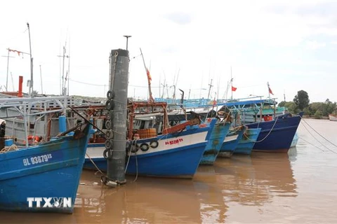 Tàu cá của ngư dân Bạc Liêu neo đậu tại cửa biển Gành Hào, huyện Đông Hải. (Ảnh: Tuấn Kiệt/TTXVN)