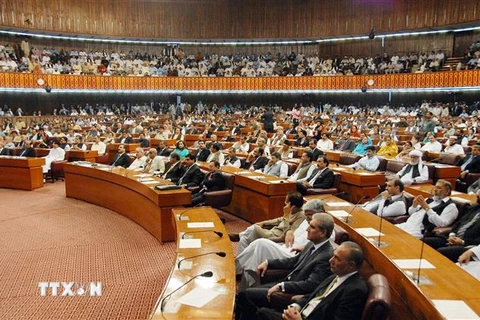 Toàn cảnh một phiên họp Quốc hội Pakistan tại Islamabad. (Ảnh: AFP/TTXVN)