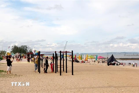 Bãi biển thuộc một điểm du lịch ở xã Tiến Thành, thành phố Phan Thiết. (Ảnh: Nguyễn Thanh/TTXVN)