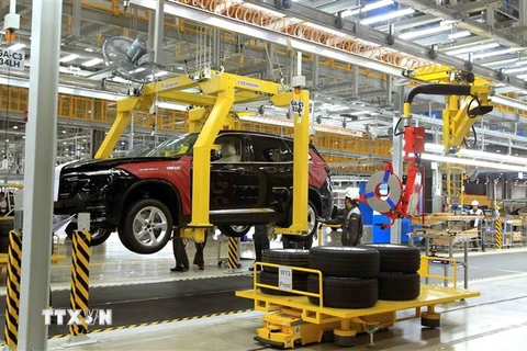 Dây chuyền lắp ráp xe tại Nhà máy sản xuất ôtô VinFast, Khu công nghiệp Đình Vũ, huyện Cát Hải, Hải Phòng. (Ảnh: TTXVN)