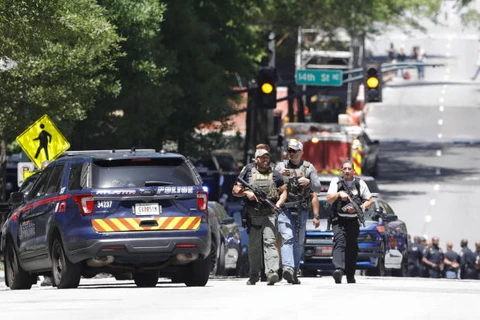 Lực lượng an ninh tại hiện trường vụ xả súng ở Atlanta. (Nguồn: AP)
