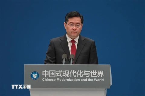 Ủy viên Quốc vụ, Bộ trưởng Ngoại giao Trung Quốc Tần Cương phát biểu tại thành phố Thượng Hải. (Ảnh: AFP/TTXVN)
