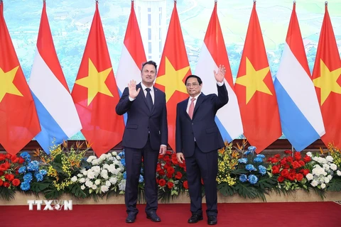 Thủ tướng đón và hội đàm với Thủ tướng Luxembourg Xavier Bettel