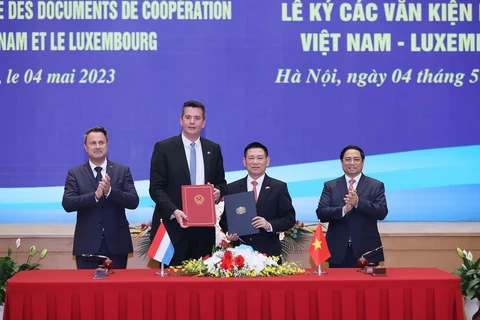 Lễ ký Nghị định thư sửa đổi Hiệp định giữa Chính phủ nước Cộng hòa xã hội chủ nghĩa Việt Nam và Chính phủ Đại Công quốc Luxembourg về tránh đánh thuế hai lần và ngăn ngừa việc trốn lậu thuế đối với các loại thuế đánh vào thu nhập và tài sản, ký tại Hà Nội