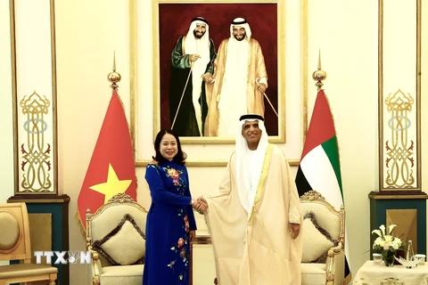 Phó Chủ tịch nước Võ Thị Ánh Xuân gặp Tiểu vương Ras Al Khaimah Sheikh Saud bin Saqr Al Qasimi. (Ảnh: Lâm Khánh/TTXVN)