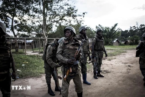 Binh sỹ thuộc các lực lượng quân đội CHDC Congo được triển khai tại thành phố Oicha ngày 7/10/2018. (Ảnh: AFP/TTXVN)