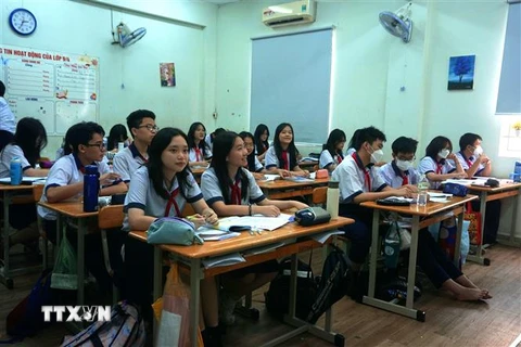 Học sinh lớp 9 Trường Trung học Cơ sở Huỳnh Khương Ninh (Quận 1) tăng tốc ôn thi lớp 10. (Ảnh: Thu Hoài/TTXVN)