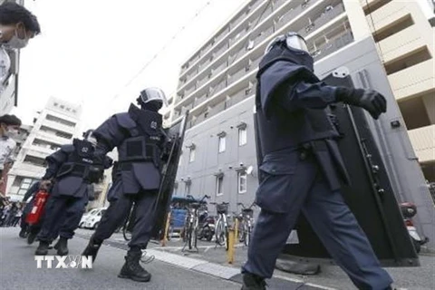 Cảnh sát điều tra tại hiện trường vụ nổ súng vào cựu Thủ tướng Abe Shinzo tại Nara, Nhật Bản, ngày 8/7/2022. (Ảnh: Kyodo/TTXVN)