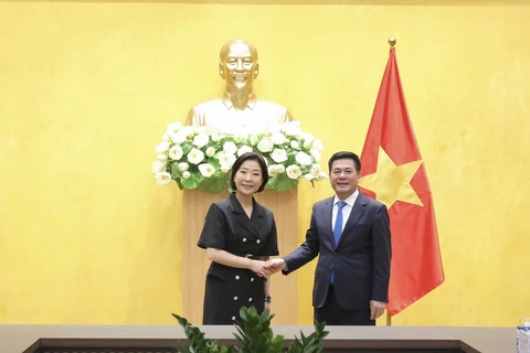 Bộ trưởng Bộ Công Thương Nguyễn Hồng Diên tiếp bà Oh Yong Ju, Đại sứ Đặc mệnh toàn quyền Hàn Quốc tại Việt Nam. (Nguồn: Bộ Công Thương)