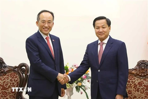 Phó Thủ tướng Lê Minh Khái tiếp Phó Thủ tướng kiêm Bộ trưởng Kinh tế và Tài chính Hàn Quốc Choo Kyung-ho. (Ảnh: An Đăng/TTXVN)