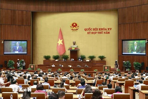 Phó Chủ tịch Quốc hội Trần Quang Phương phát biểu điều hành phiên họp ngày 23/6. (Ảnh: Doãn Tấn/TTXVN)
