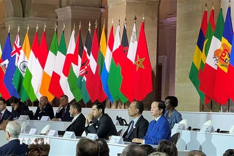 Phó Thủ tướng Trần Hồng Hà dự lễ bế mạc Hội nghị Thượng đỉnh về Hiệp ước Tài chính Toàn cầu Mới. (Ảnh: TTXVN phát)