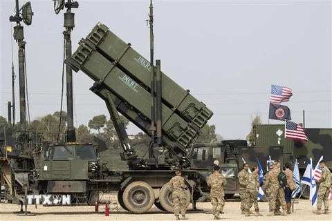 Hệ thống phòng không Patriot của Mỹ trong cuộc tập trận chung Mỹ-Israel tại căn cứ Hatzor ở Israel. (Ảnh: AFP/TTXVN)