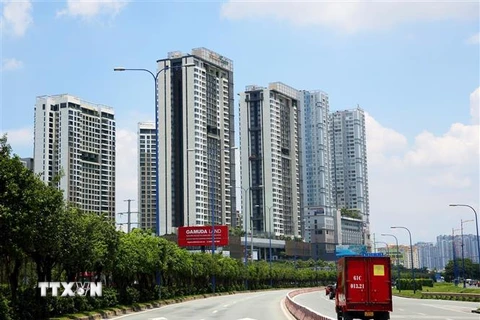 Các tòa cao ốc căn hộ chung cư ở thành phố Thủ Đức, Thành phố Hồ Chí Minh. (Ảnh: Hồng Đạt/TTXVN)