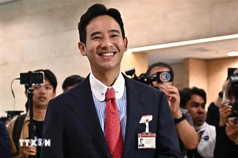 Lãnh đạo đảng Tiến bước (MFP) đồng thời là ứng viên Thủ tướng Thái Lan Pita Limjaroenrat tại trụ sở Quốc hội ở Bangkok. (Ảnh: AFP/TTXVN)