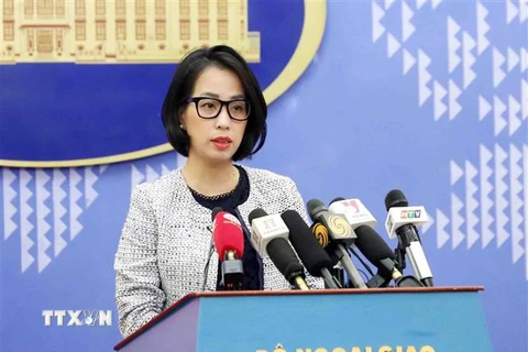 Người phát ngôn Bộ Ngoại giao Phạm Thu Hằng chủ trì họp báo tháng 8/2023. (Ảnh: Phạm Kiên/TTXVN)