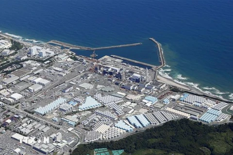 Các bể chứa nước thải tại nhà máy điện hạt nhân Fukushima của Nhật Bản ngày 22/8. (Ảnh: Kyodo/TTXVN)