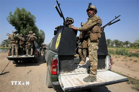 Lực lượng an ninh Iraq trong một chiến dịch truy quét IS tại khu vực Tarmiyah, phía Bắc thủ đô Baghdad, Iraq. (Ảnh: AFP/TTXVN)