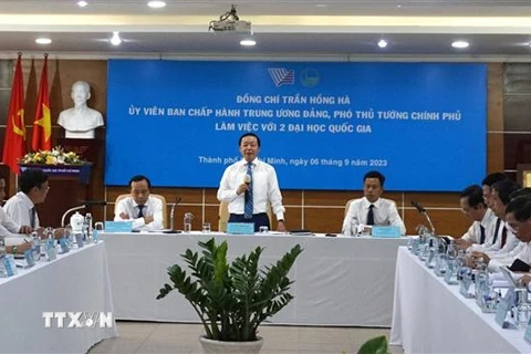 Phó Thủ tướng Trần Hồng Hà phát biểu tại buổi làm việc. (Ảnh: Thu Hoài/TTXVN)