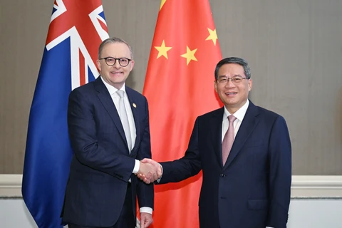 Thủ tướng Trung Quốc Lý Cường và Thủ tướng Australia Anthony Albanese tại Jakarta, Indonesia. (Nguồn: Xinhua)