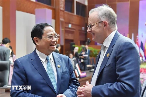 Thủ tướng Phạm Minh Chính trao đổi với Thủ tướng Australia Anthony Albanese tại Hội nghị Cấp cao ASEAN-Australia lần thứ 3. (Ảnh: Dương Giang/TTXVN)