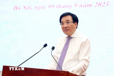 Bộ trưởng, Chủ nhiệm Văn phòng Chính phủ Trần Văn Sơn, Người phát ngôn Chính phủ chủ trì buổi họp báo. (Ảnh: An Đăng/TTXVN)