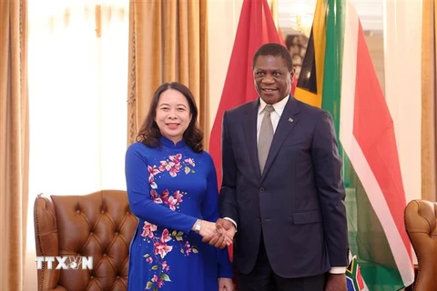 Phó Chủ tịch nước Võ Thị Ánh Xuân với Phó Tổng thống Nam Phi Paul Mashatile. (Ảnh: Lâm Khánh/TTXVN)