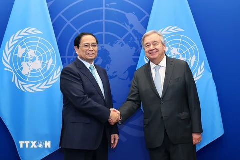 Thủ tướng Phạm Minh Chính gặp Tổng thư ký Liên hợp quốc Antonio Guterres. (Ảnh: Dương Giang/TTXVN)