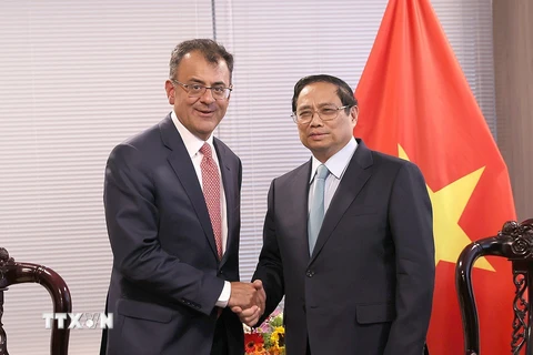Thủ tướng Phạm Minh Chính tiếp ông Karan Bhatia, Phó Chủ tịch phụ trách Quan hệ Chính phủ và Chính sách Công Google. (Ảnh: Dương Giang/TTXVN)