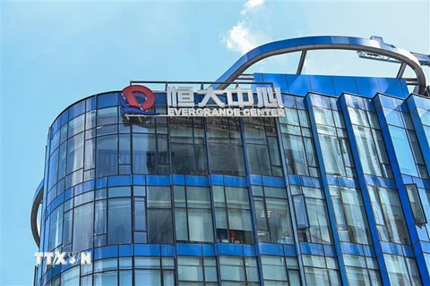 Tòa nhà trung tâm của Tập đoàn Bất động sản Evergrande ở Thượng Hải, Trung Quốc. (Ảnh: AFP/TTXVN)