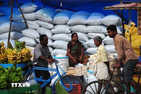 Một cửa hàng bán gạo tại Chennai, Ấn Độ. (Ảnh: AFP/TTXVN)