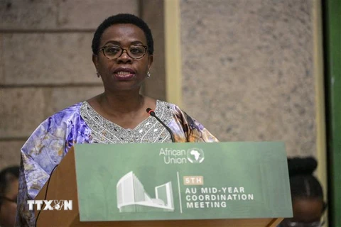 Phó Chủ tịch Ủy ban Liên minh châu Phi (AU) Monique Nsanzabaganwa phát biểu tại một cuộc họp ở Nairobi, Kenya. (Ảnh: AFP/TTXVN)