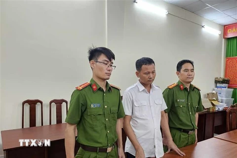 Cơ quan Điều tra bắt giam Lê Văn Ngọc. (Ảnh: TTXVN phát)