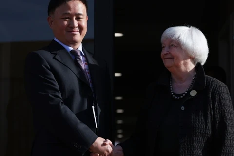 Bộ trưởng Tài chính Mỹ Janet Yellen và Thống đốc Ngân hàng Nhân dân Trung Quốc (PBOC) Phan Công Thắng. (Nguồn: Bloomberg)