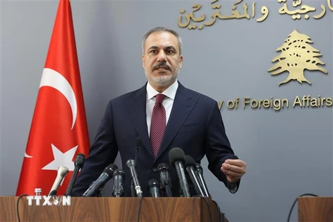 Ngoại trưởng Thổ Nhĩ Kỳ Hakan Fidan phát biểu trong cuộc họp báo ở Beirut, Liban. (Ảnh: AFP/TTXVN)