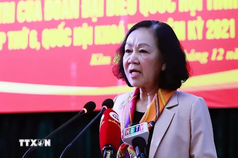 Thường trực Ban Bí thư Trương Thị Mai phát biểu tại buổi tiếp xúc cử tri. (Ảnh: Trọng Đạt/TTXVN)