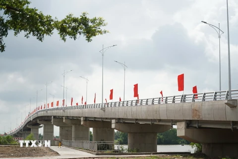 Cầu Cần Giuộc có tổng mức đầu tư 150 tỷ đồng, góp phần kết nối tỉnh Long An với TP. Hồ Chí Minh. (Ảnh: Bùi Giang/TTXVN)