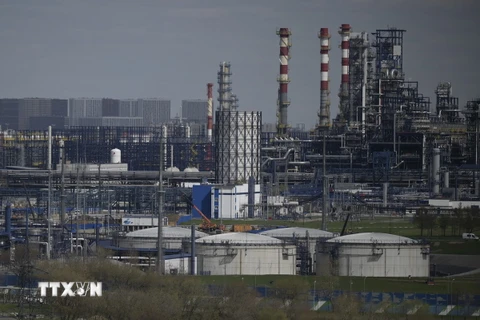 Một nhà máy lọc dầu ở ngoại ô Moskva, Nga. (Ảnh: AFP/TTXVN)