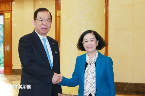 Thường trực Ban Bí thư Trương Thị Mai và ông Shii Kazuo, Chủ tịch Đoàn Chủ tịch Ban Chấp hành Trung ương Đảng Cộng sản Nhật Bản. (Ảnh: Phương Hoa/TTXVN)