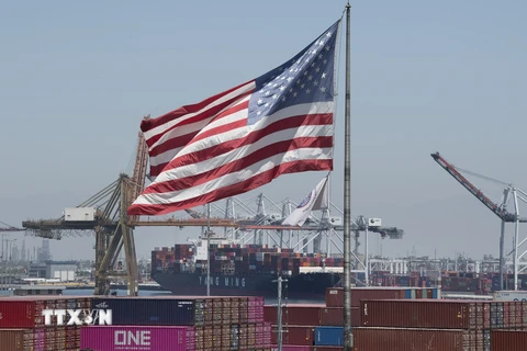 Hàng hóa tại cảng Long Beach, California, Mỹ. (Ảnh: AFP/TTXVN)