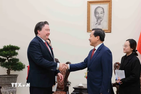 Phó Thủ tướng Lê Minh Khái tiếp Đại sứ đặc mệnh toàn quyền Hợp chúng quốc Hoa Kỳ tại Việt Nam Marc Knapper. (Ảnh: An Đăng/TTXVN)