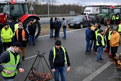 Nông dân Ba Lan phong tỏa đường cao tốc tới Đức. (Nguồn: AFP)