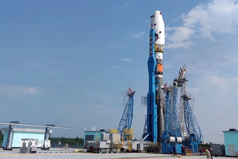 Tên lửa đẩy Soyuz 2.1b mang theo tàu thăm dò Mặt Trăng Luna-25 đặt trên bệ phóng tại sân bay vũ trụ Vostochny, Nga, ngày 8/8/2023. (Ảnh: AFP/TTXVN)