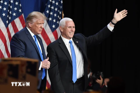 Cựu Tổng thống Mỹ Donald Trump (trái) và cựu Phó Tổng thống Mike Pence. (Ảnh: AFP/TTXVN)