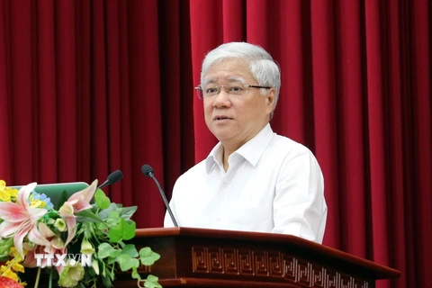 Ông Đỗ Văn Chiến, Bí thư Trung ương đảng, Chủ tịch Ủy ban MTTQ Việt Nam, triển khai các nội dung quan trọng và giá trị cốt lõi cuốn sách. (Ảnh: Trung Hiếu/TTXVN)