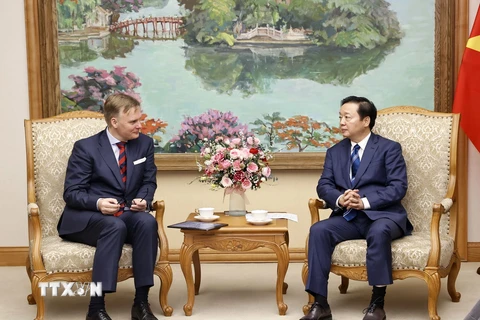 Phó Thủ tướng Trần Hồng Hà tiếp ông Keith Svendsen, Giám đốc Điều hành Toàn cầu APM Terminals. (Ảnh: Văn Điệp/TTXVN)
