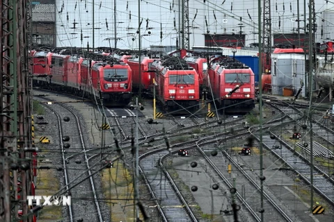 Tàu hỏa của Deutsche Bahn tại nhà ga ở Hagen, Đức. (Ảnh: AFP/TTXVN)