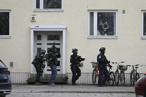 Cảnh sát Phần Lan tại hiện trường vụ nổ súng. (Nguồn: AP)