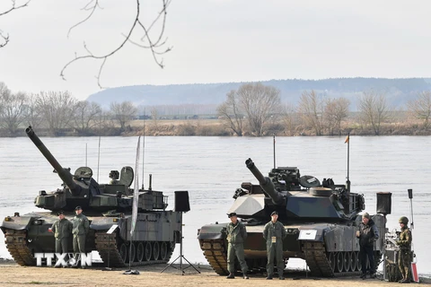 Các binh sỹ tham gia cuộc tập trận của NATO ở Korzeniewo, miền Bắc Ba Lan ngày 4/3. (Ảnh: PAP/TTXVN)